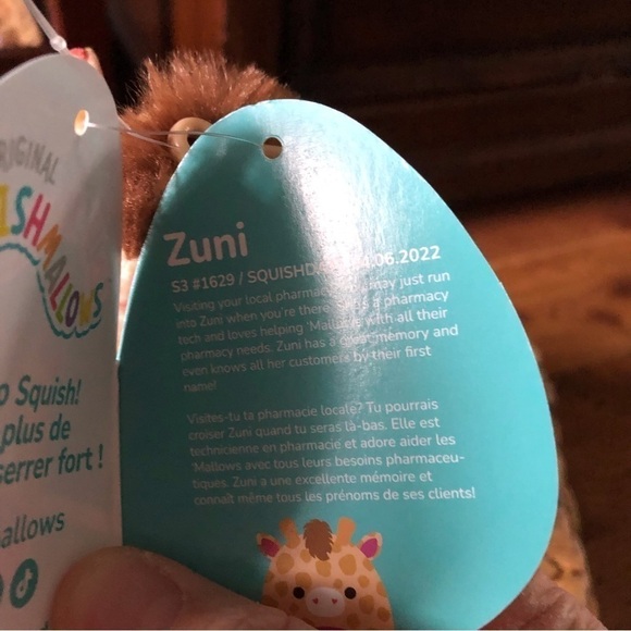 Squishmallows Zuni the Giraffe clip, Valentine’s Day, First to Print, 3.5” - Picture 4 of 4